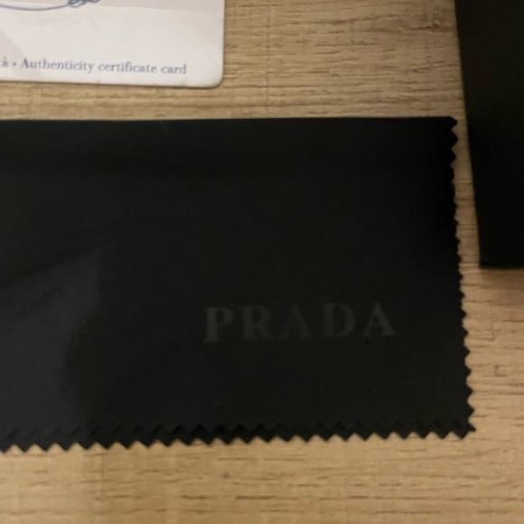 Prada sunglasses - Picture 5 of 6